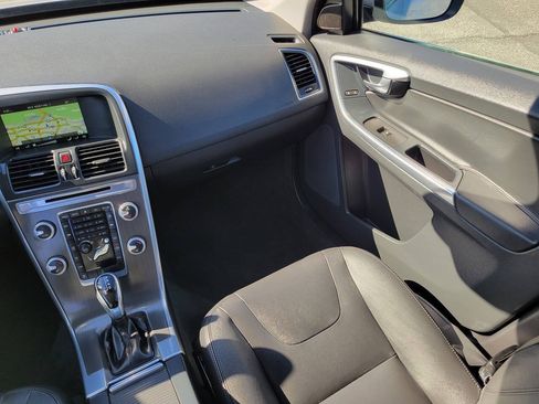 Used 2015 Volvo XC60 T5 Premier w/ Proximity Package FWD image 25