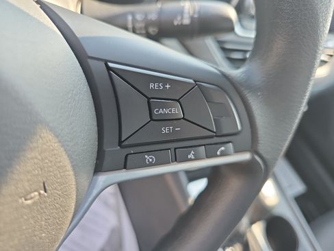 Used 2025 Nissan Altima 2.5 SV FWD image 27