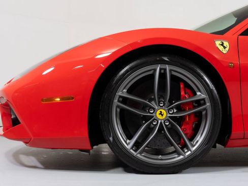 Used 2017 Ferrari 488 GTB RWD image 13