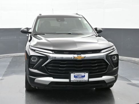 Used 2024 Chevrolet TrailBlazer LT w/ LT Cold Weather Package image 3