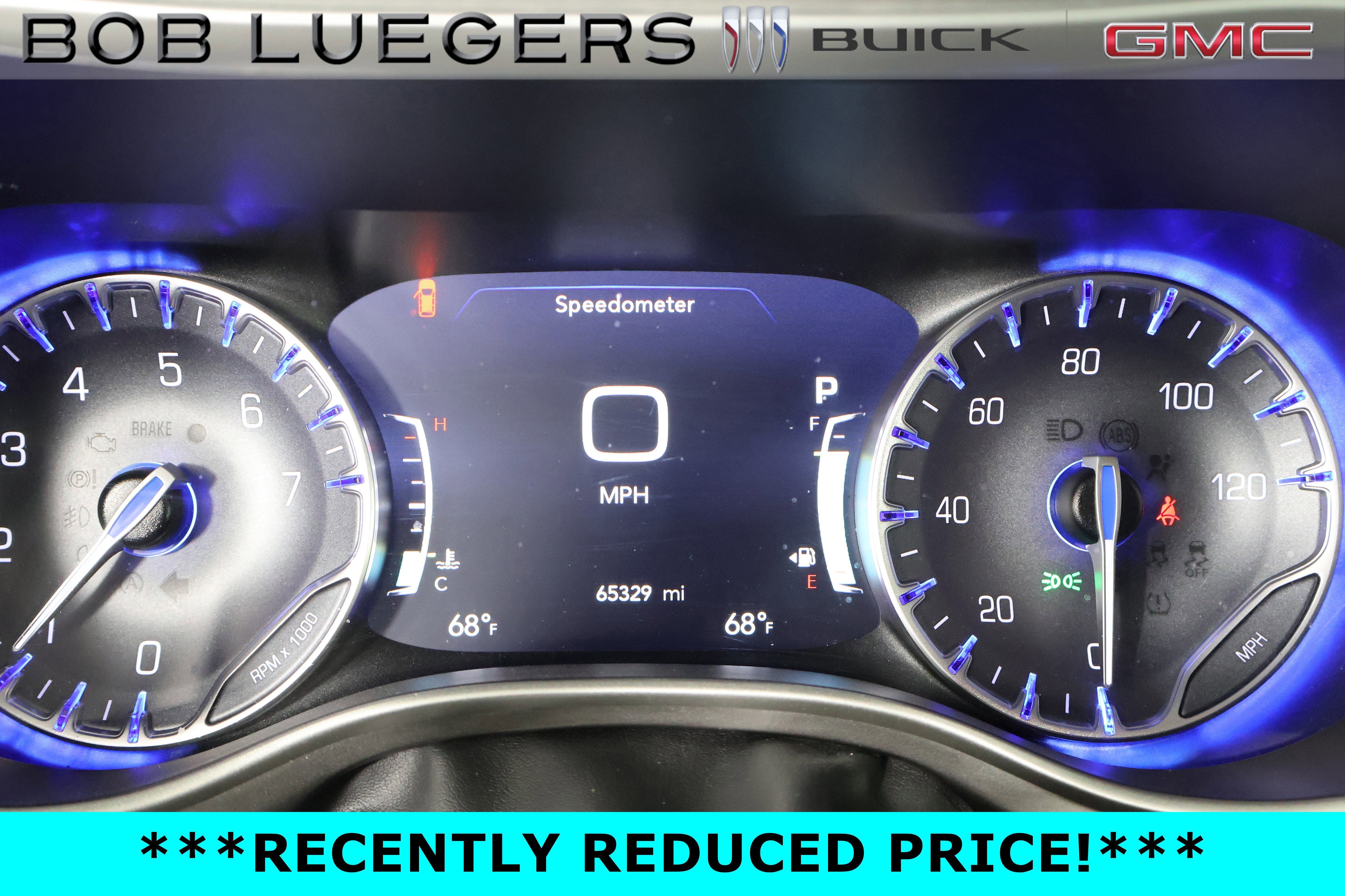 Used 2023 Chrysler Pacifica Touring-L FWD image 26