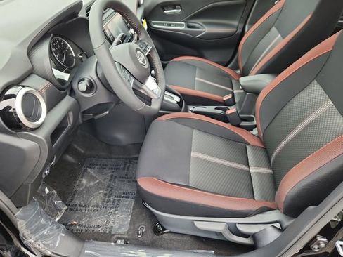 New 2025 Nissan Versa SR w/ Trunk Package image 7