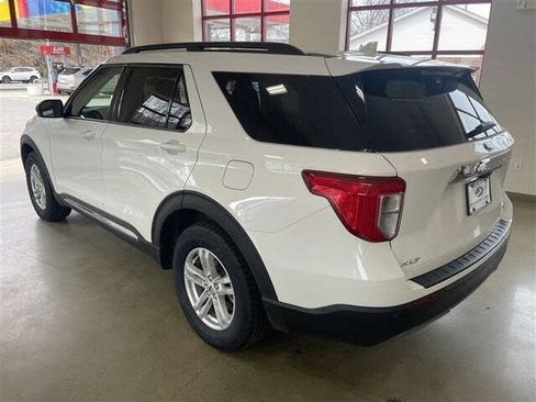 Used 2022 Ford Explorer XLT w/ Equipment Group 202A AWD/4WD image 5
