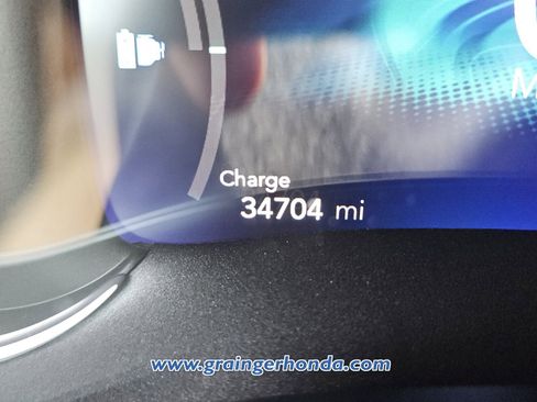 Used 2024 Chrysler Pacifica Pinnacle FWD image 22