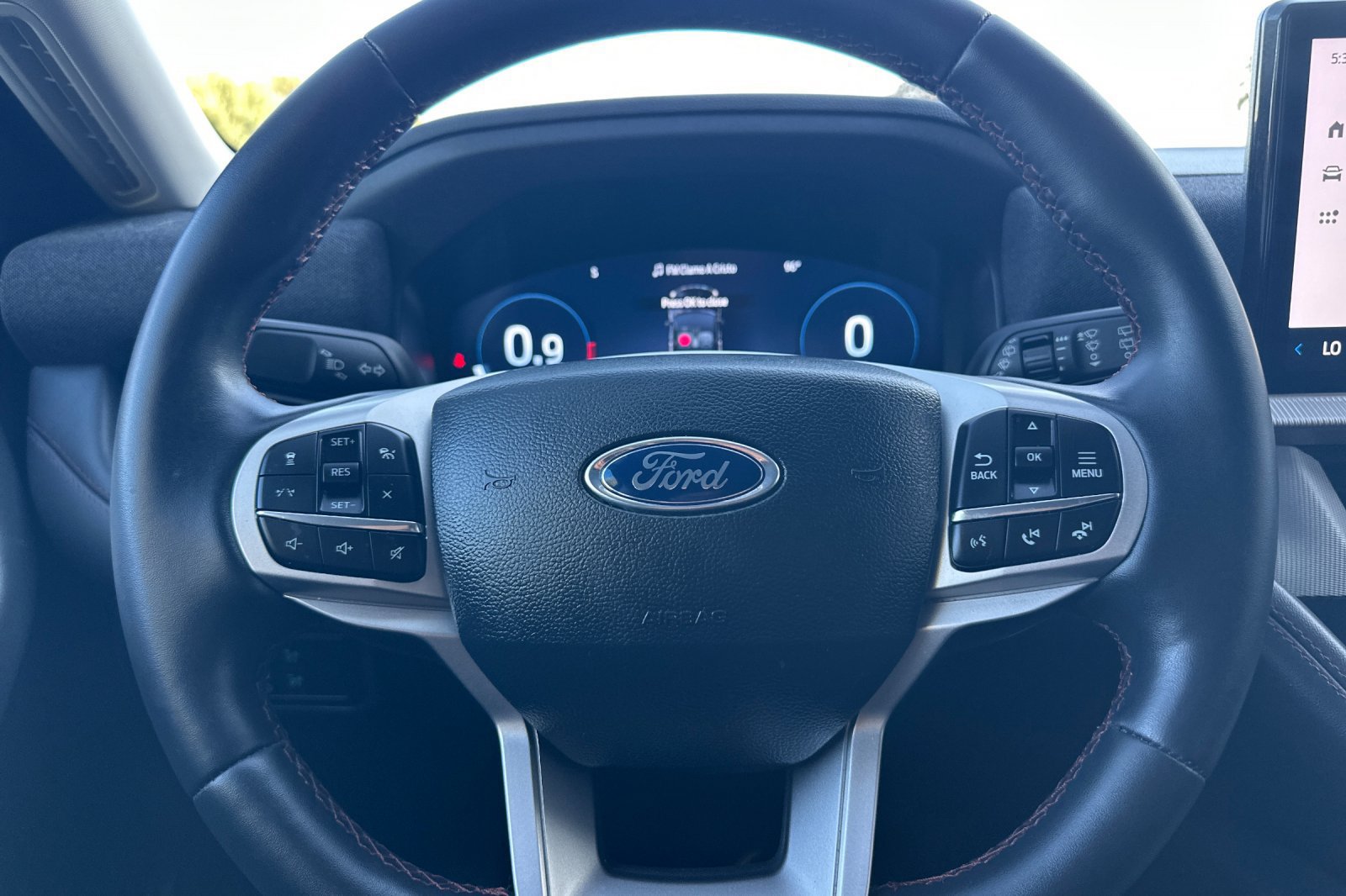 Used 2025 Ford Explorer Active AWD/4WD image 25