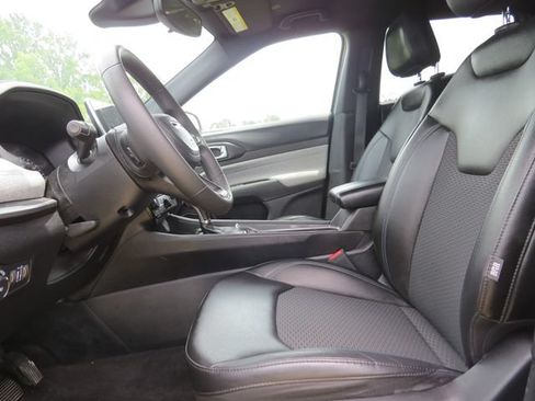 Used 2023 Jeep Compass Latitude AWD/4WD image 9