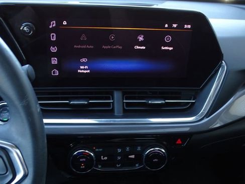 Used 2024 Chevrolet Trax ACTIV w/ Sunroof Package image 32