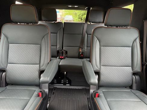 Certified 2025 GMC Yukon AT4 w/ AT4 Premium Package AWD/4WD image 13