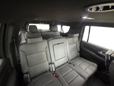 Used 2022 Chevrolet Suburban RST w/ Luxury Package AWD/4WD image 16