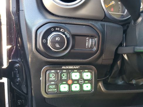 Used 2023 Jeep Gladiator Overland AWD/4WD image 29