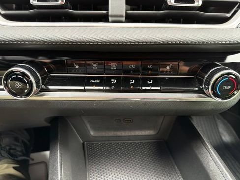Used 2025 Chevrolet Equinox LT w/ Safety and Technology Package FWD image 31
