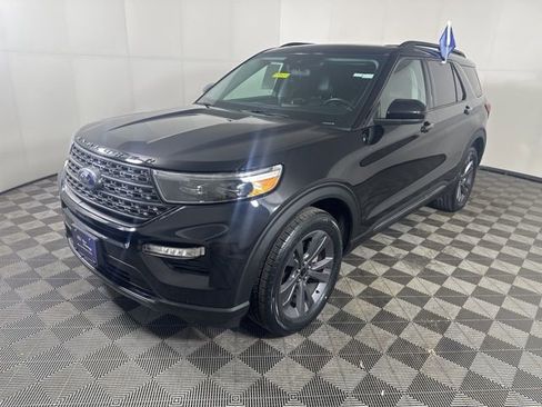 Certified 2022 Ford Explorer XLT w/ Equipment Group 202A image 3