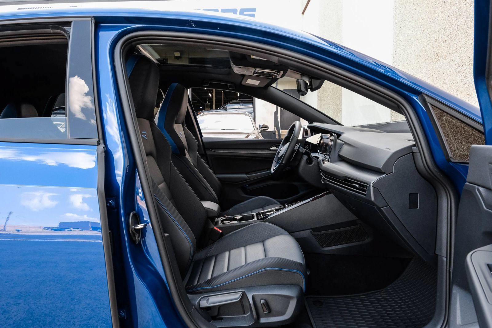 Used 2024 Volkswagen Golf R AWD/4WD image 38