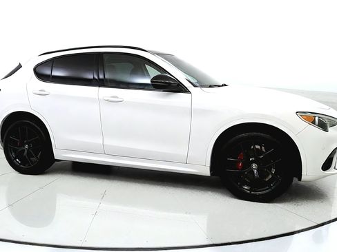 Used 2021 Alfa Romeo Stelvio Ti w/ Premium Package AWD/4WD image 8