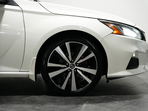 Used 2019 Nissan Altima 2.5 SR w/ SR Premium Package image 6