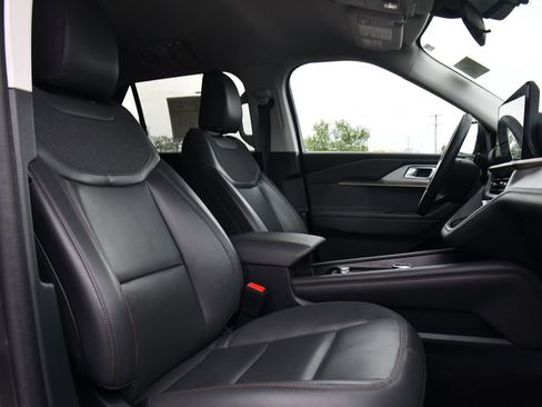 Certified 2025 Ford Explorer Active w/ Active Comfort Package AWD/4WD image 15