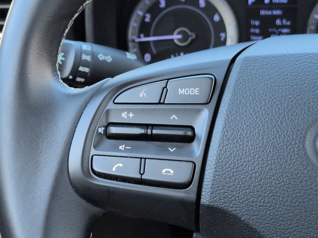 Used 2022 Hyundai Venue Limited FWD image 25
