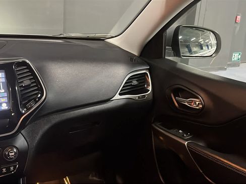 Used 2020 Jeep Cherokee Limited AWD/4WD image 28