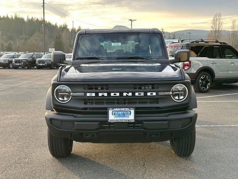 New 2025 Ford Bronco 4-Door image 8