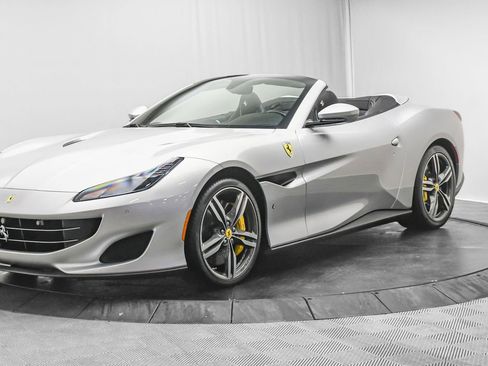 Used 2019 Ferrari Portofino image 4
