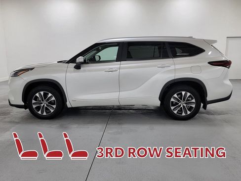 Certified 2025 Toyota Highlander XLE image 6