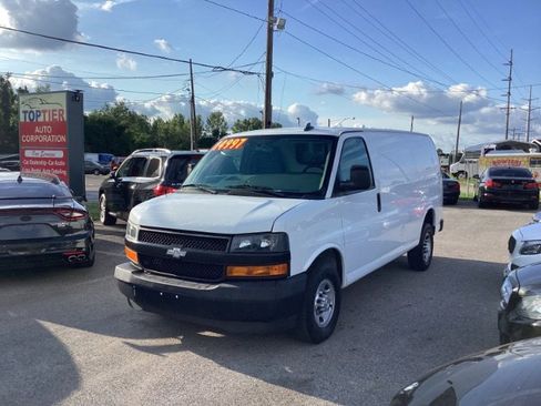Used 2018 Chevrolet Express 2500 image 1