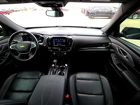Used 2022 Chevrolet Traverse LT image 14