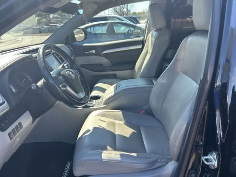 Used 2019 Toyota Highlander XLE w/ Protection Package #3 image 13