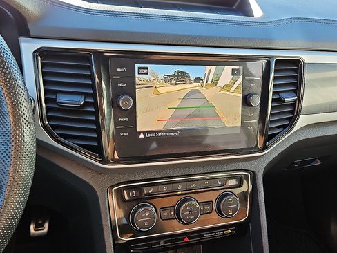 Used 2023 Volkswagen Atlas SEL Premium image 17