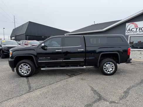 Used 2018 GMC Sierra 2500 Denali AWD/4WD image 2