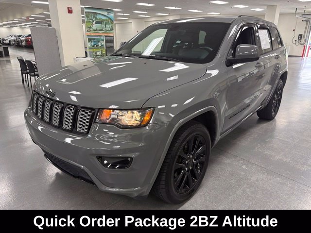 Used 2020 Jeep Grand Cherokee Altitude AWD/4WD image 3