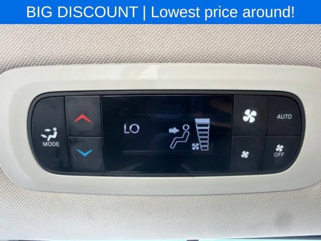 Used 2023 Chrysler Pacifica Touring-L FWD image 25