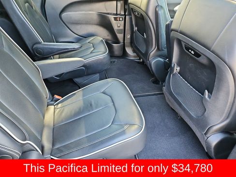 Used 2025 Chrysler Pacifica Limited FWD image 32