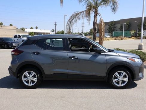 New 2025 Nissan Kicks Play S image 3