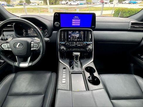 Used 2024 Lexus LX 600 4WD w/ Luxury Package image 16