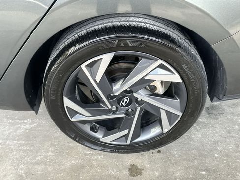 Used 2025 Hyundai Elantra Sport FWD image 11