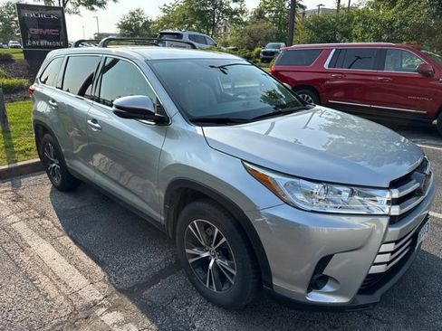 Used 2019 Toyota Highlander LE FWD image 8