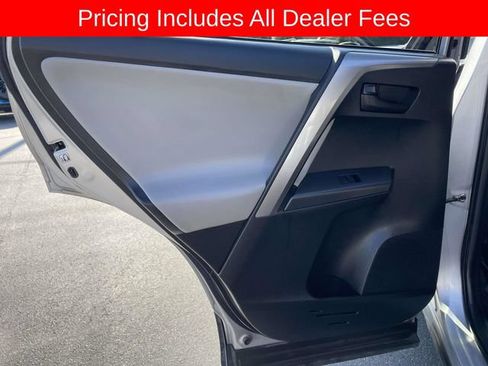 Used 2018 Toyota RAV4 LE AWD/4WD image 12