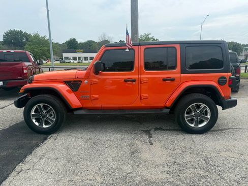 Used 2018 Jeep Wrangler Unlimited Sahara AWD/4WD image 7