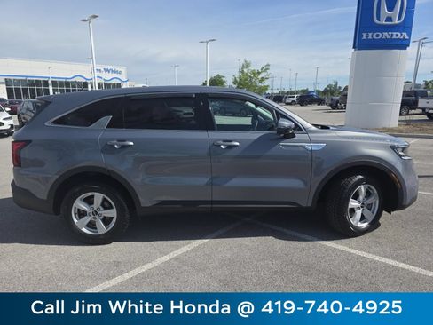 Used 2022 Kia Sorento LX FWD image 17