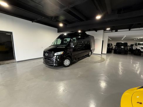Used 2022 Mercedes-Benz Sprinter 3500 image 4