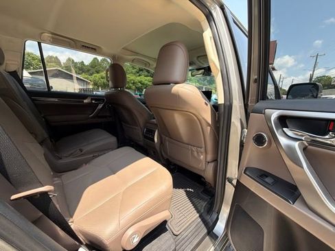 Used 2022 Lexus GX 460 Luxury w/ Sport Design Package AWD/4WD image 40