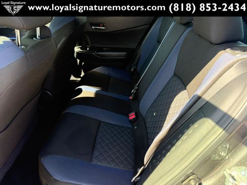 Used 2020 Toyota C-HR XLE FWD image 12