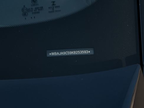 Used 2019 BMW 530e w/ Convenience Package image 59