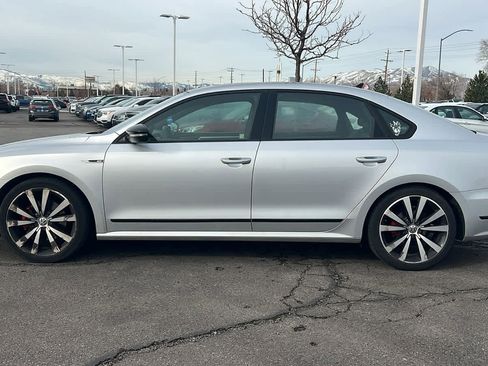 Used 2018 Volkswagen Passat GT image 8