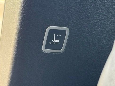 New 2026 Chrysler Pacifica Select AWD/4WD image 34