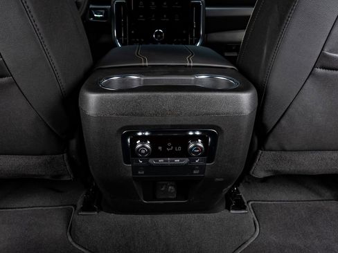 Used 2026 GMC Yukon Elevation AWD/4WD image 29