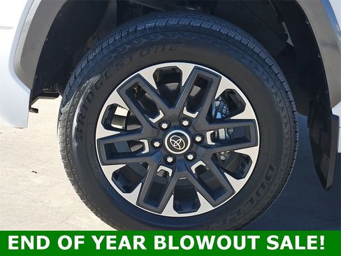 Used 2024 Toyota Tundra Limited image 9