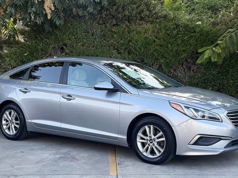 Used 2017 Hyundai Sonata SE image 3