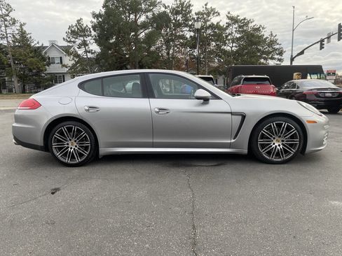 Used 2016 Porsche Panamera 4 Edition image 8
